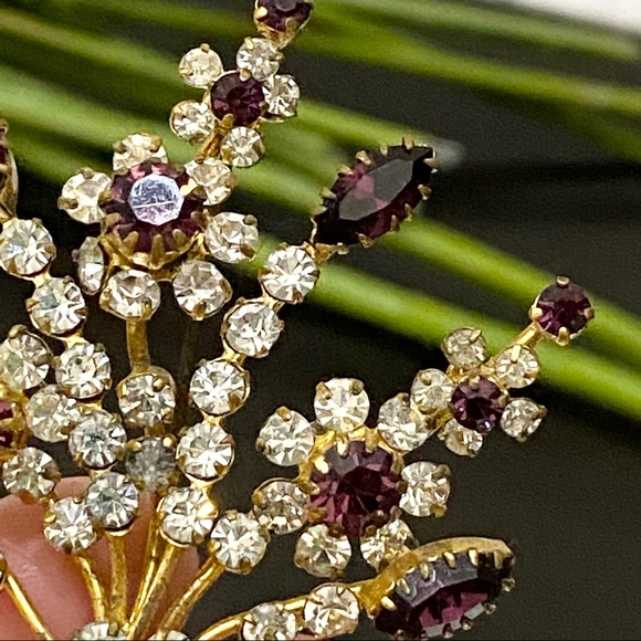 Vintage Unsigned Amethyst/Clear Austrian Crystal Flower Bouquet Brooch - Picture 3 of 14